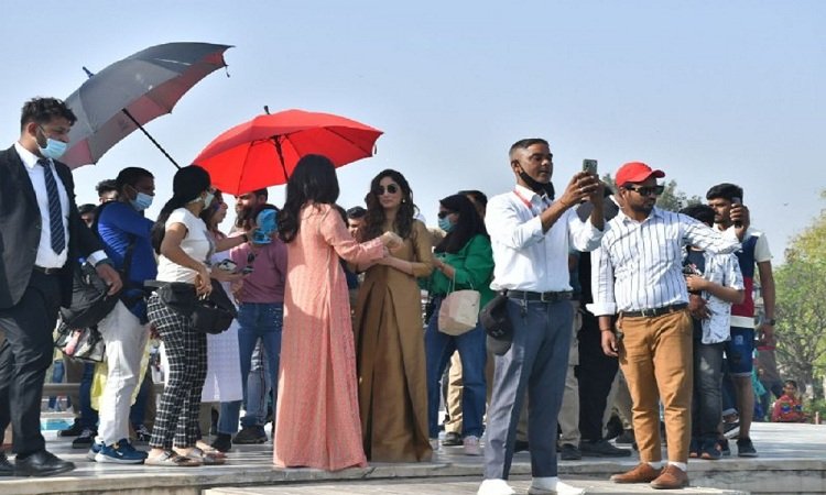 Agra remains hottest city in UP, mercury @ 42.8, Taj Mahal remains hot