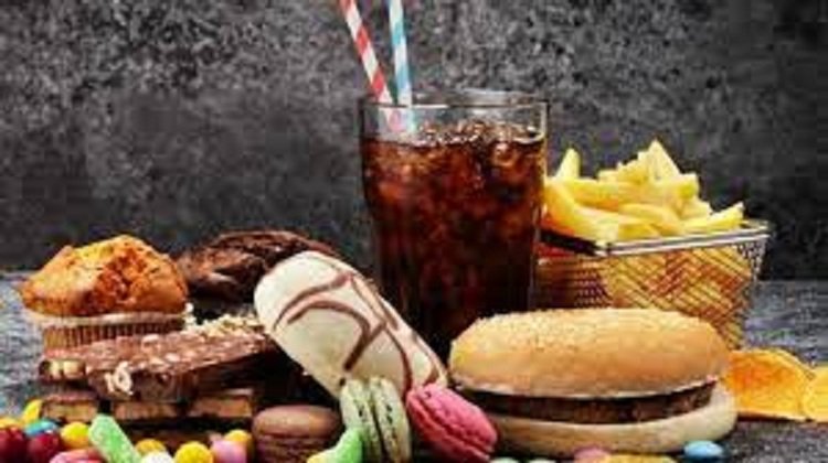 Health Tips: To stay healthy in summer, keep distance from the consumption of these foods, know unhealthy foods