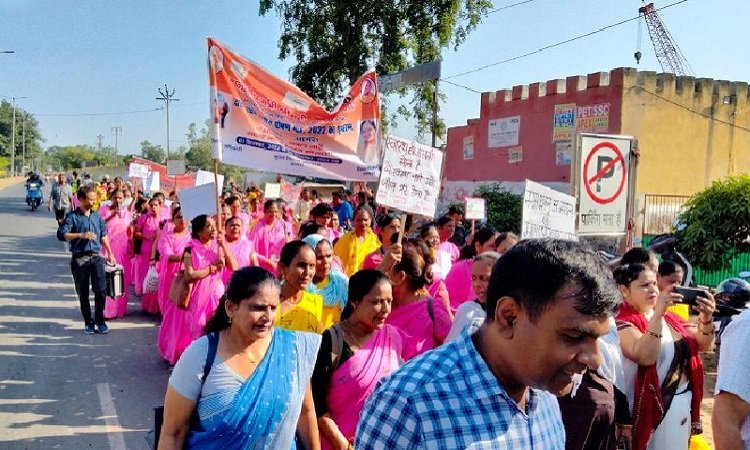 The minister babyrani maurya inaugurated the nutrition month by flagging off the rally