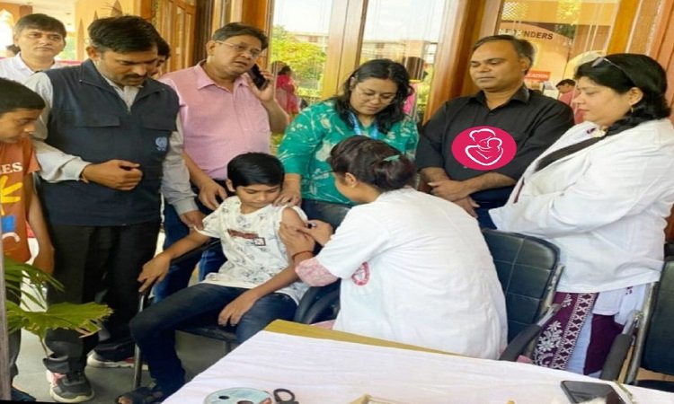 children-given-td-and-dpt-vaccine-to-prevent-diphtheria-in-agra-05-10-2024
