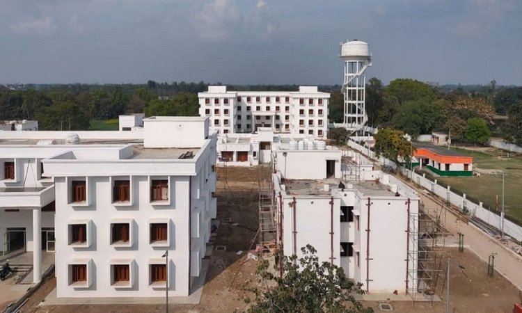 Ayodhya Medical College: जानबूझ कर भुगतान लटकाया और कमीशन मांगी (Payment deliberately delayed and commission demanded)