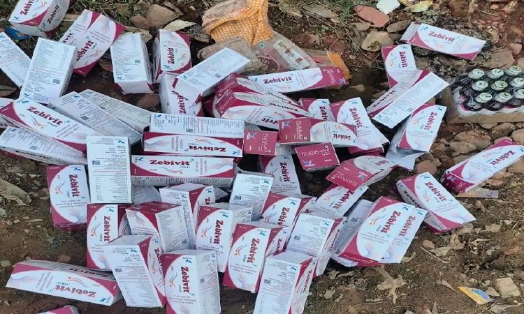 Agra News:कूड़े में मिली दवाएं